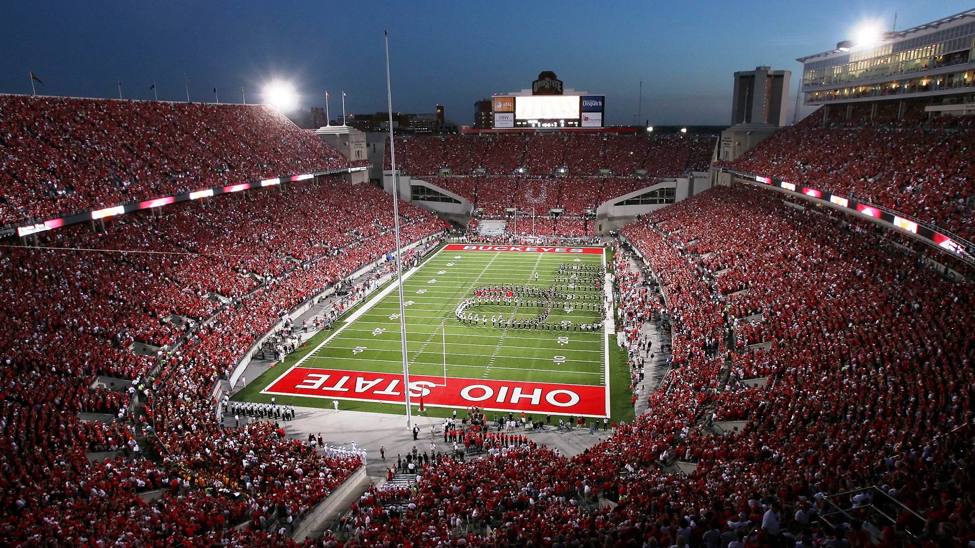 开云-赫罗纳紧密配合拉扯防线完成突破，赫罗纳队徽