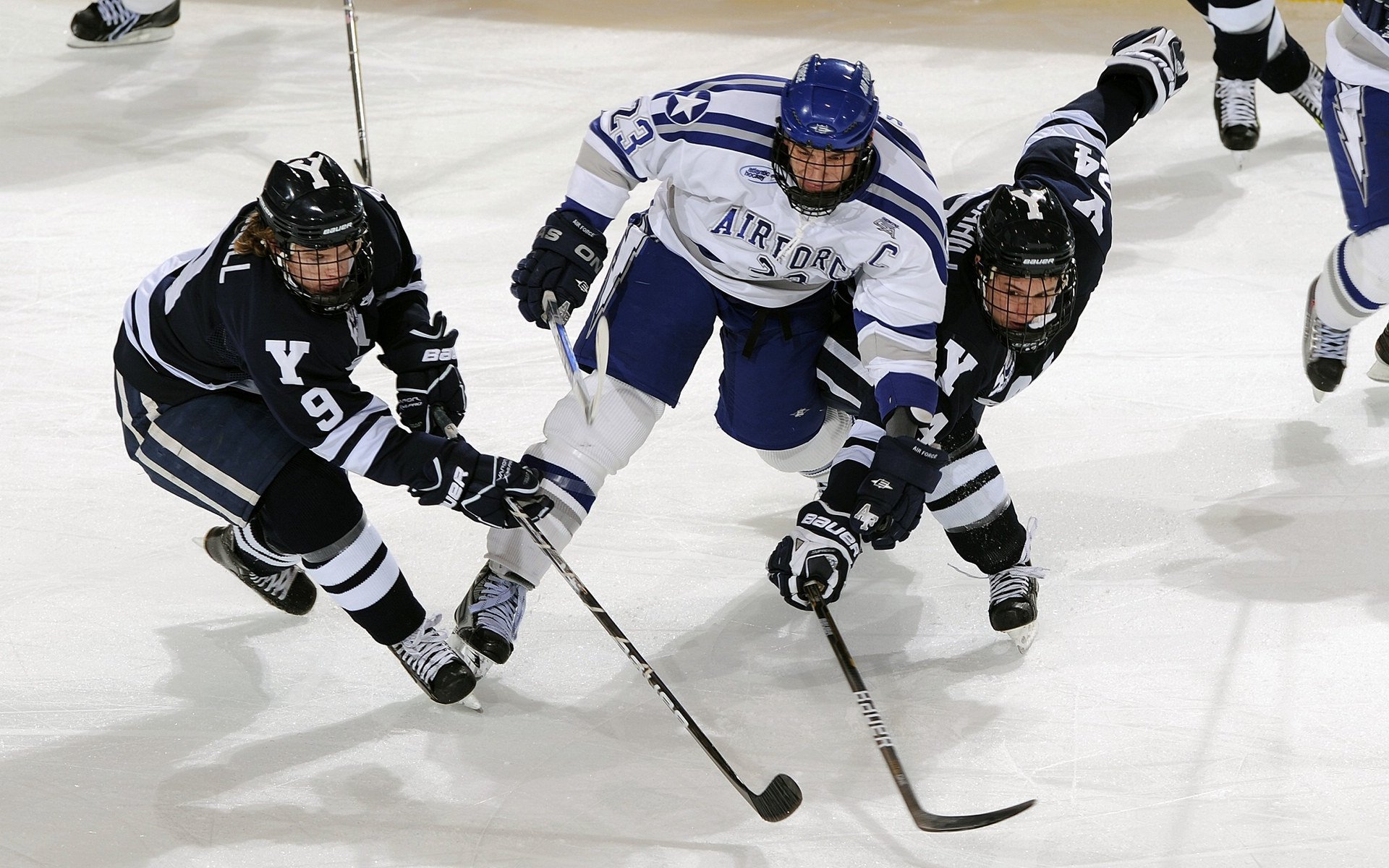 《赛事后花絮:工作人员的辛勤与付出》,比赛后工作人员总结怎么写